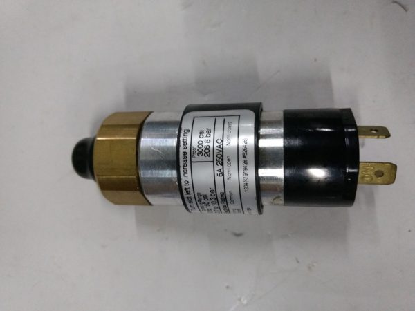 PRESSURE SWITCH 0-150PSI,.25"PUSH ON TERMINALS,MKE